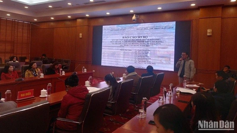 Chuyên gia Viện Khảo cổ học báo cáo kết quả khảo cổ tại các di tích.