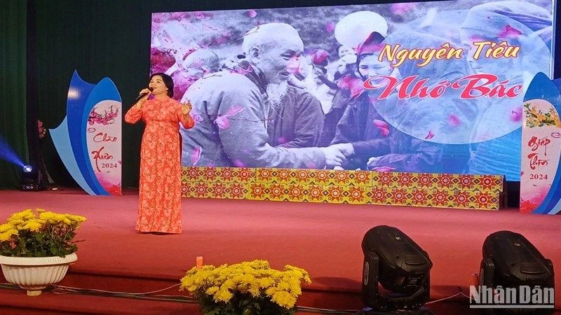 Ngâm thơ Nguyên tiêu nhớ Bác trong đêm thơ, nhạc “Bản hòa âm đất nước” - Cao Bằng khát vọng tương lai.