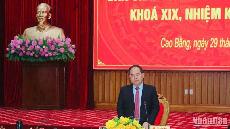 Đồng chí Quản Minh Cường, Bí thư Tỉnh ủy Cao Bằng phát biểu ý kiến quán triệt tinh thần nội dung Hội nghị.