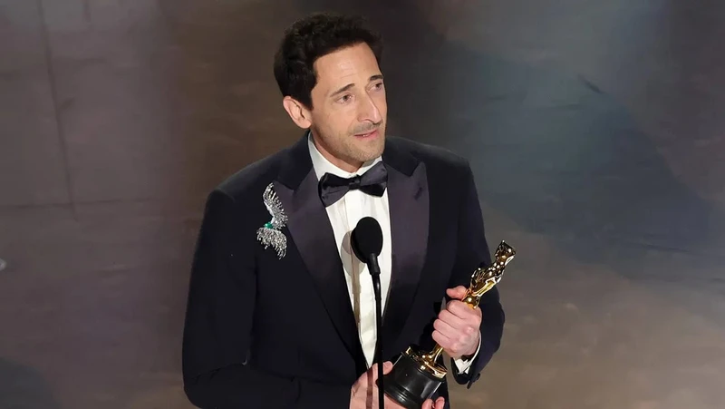 Adrien Nicholas Brody phát biểu sau khi được nhận tượng vàng Oscar lần thứ hai.
