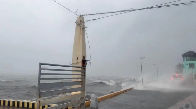 Bờ biển trên đảo Polillo thuộc tỉnh Quezon, ngày 25/9. (Ảnh: Lgu Polillo/Reuters)