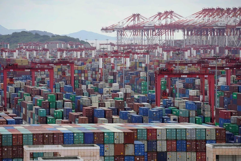 Các container tại cảng nước sâu Yangshan tại Thượng hải, Trung Quốc, tháng 10/2020. (Ảnh: Reuters)