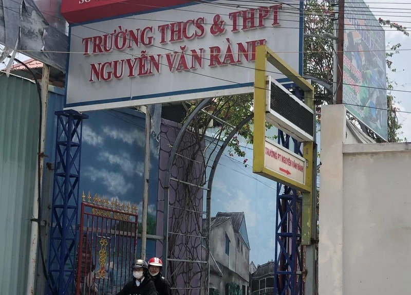 Trường trung học cơ sở và trung học phổ thông Nguyễn Văn Rành ở phường 7, thành phố Tân An, tỉnh Long An.