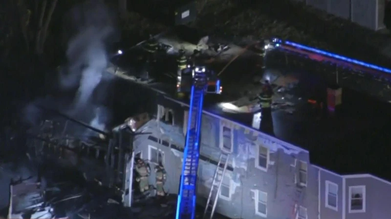 Lực lượng cứu nạn làm việc tại hiện trường. (Ảnh: Nbcboston)
