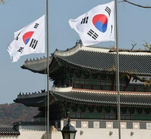 Bên ngoài khu phức hợp chính của chính quyền tại trung tâm Seoul, ngày 30/10. (Ảnh: Yonhap)