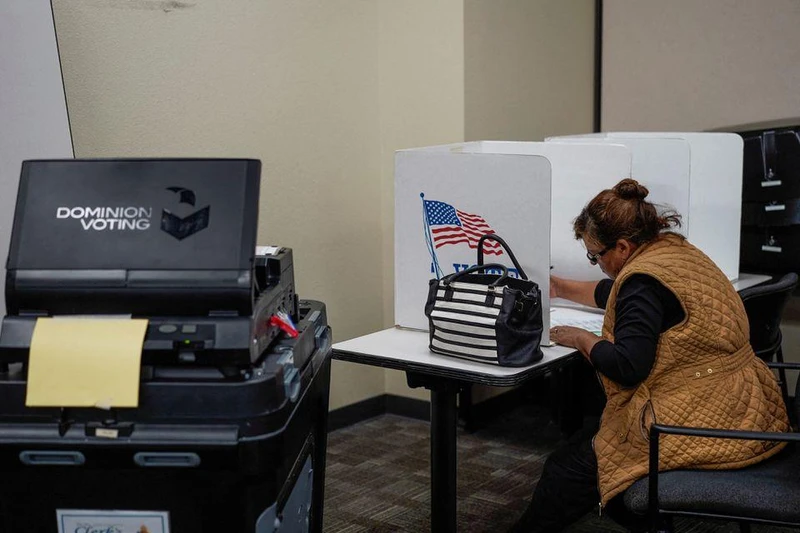 Cử tri bỏ phiếu sớm tại Las Cruces, bang New Mexico, ngày 24/10/2022. (Ảnh: Reuters)