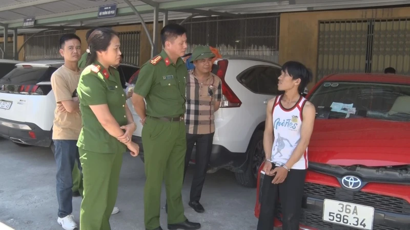 Công an thành Phố Phủ Lý bắt nhanh đối tượng cướp xe ô-tô.