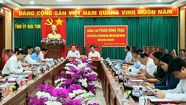 Quang cảnh buổi làm việc