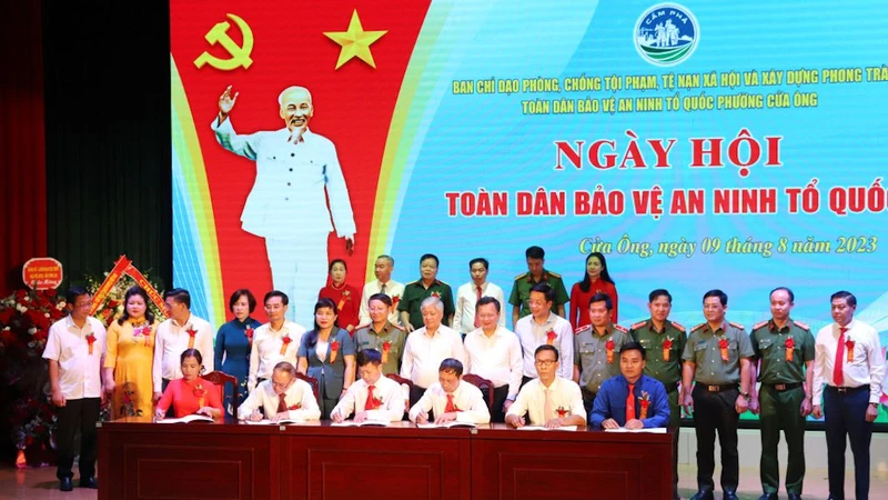Các cơ quan, tổ chức trên địa bàn phường Cửa Ông ký kết giao ước thi đua thực hiện phong trào Toàn dân bảo vệ an ninh tổ quốc năm 2023.