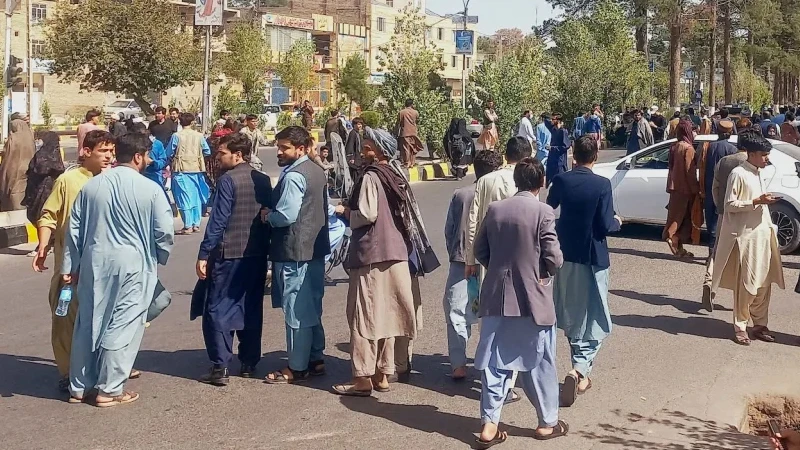 Người dân tại tỉnh Herat hoảng loạn sau khi xuất hiện động đất. (Ảnh: Reuters)