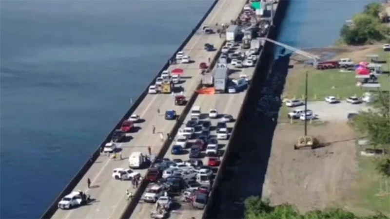 Hiện trường vụ tai nạn giao thông liên hoàn trên cao tốc Interstate 55 ở bang Louisiana, Mỹ ngày 23/10/2023. Ảnh: Sở Cảnh sát bang Louisiana 