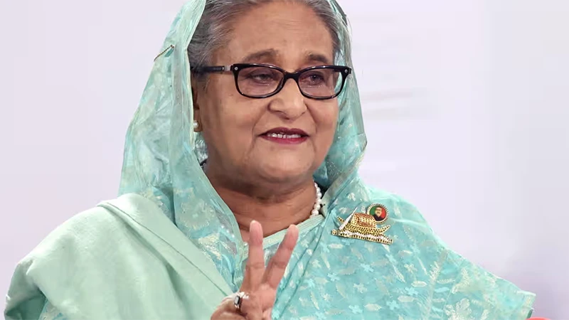Bà Sheikh Hasina phát biểu trước truyền thông sau khi đã bỏ phiếu. Ảnh: Văn phòng Thủ tướng Bangladesh.