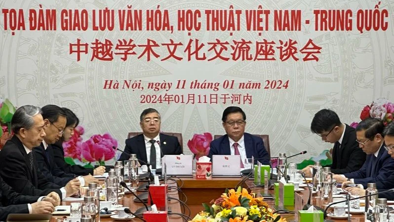 Đồng chí Nguyễn Trọng Nghĩa, Bí thư Trung ương Đảng, Trưởng Ban Tuyên giáo Trung ương cùng đồng chí Lý Thư Lỗi, Ủy viên Bộ Chính trị, Bí thư Ban Bí thư, Trưởng Ban Tuyên truyền Trung ương Đảng Cộng sản Trung Quốc đồng chủ trì Tọa đàm.