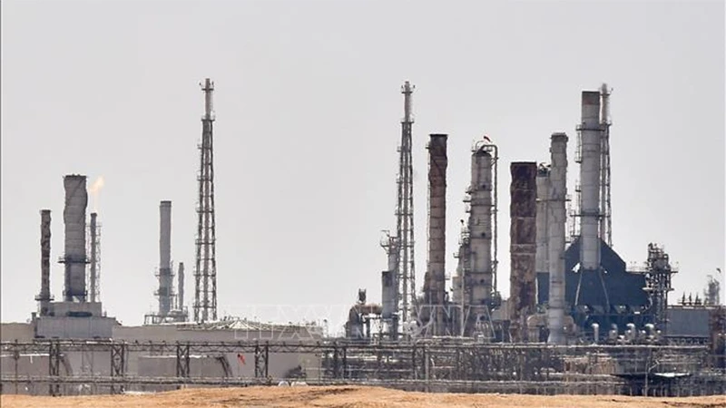 Cơ sở lọc dầu của Aramco ở gần al-Khurj, phía nam thủ đô Riyadh của Saudi Arabia. Ảnh: AFP/TTXVN