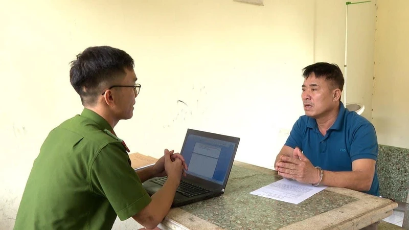 Đối tượng Lê Văn Sơn tại cơ quan điều tra.