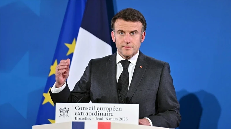 Tổng thống Pháp Emmanuel Macron phát biểu tại Hội nghị thượng đỉnh EU về quốc phòng và Ukraine, tại Brussels, Bỉ ngày 6/3. (Ảnh: Anadolu Agency/TTXVN)