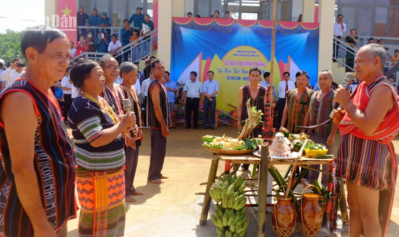 Không gian kết bạn cộng đồng của người M’nông ở Bình Phước.