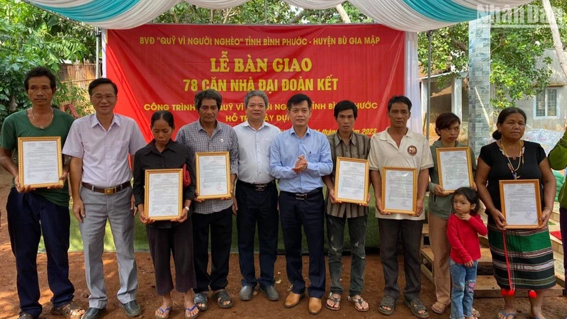 5 năm qua, Bình Phước xây dựng và sửa chữa 5.071 căn nhà đại đoàn kết (trị giá gần 313 tỷ đồng) cho hộ nghèo khó khăn về nhà ở. 