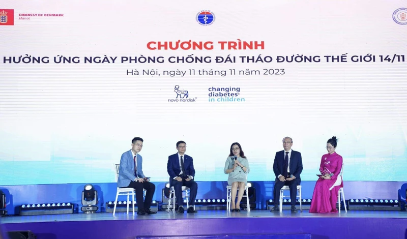 Các đại biểu dự buổi lễ tham gia đối thoại chung tay thay đổi bệnh đái tháo đường.
