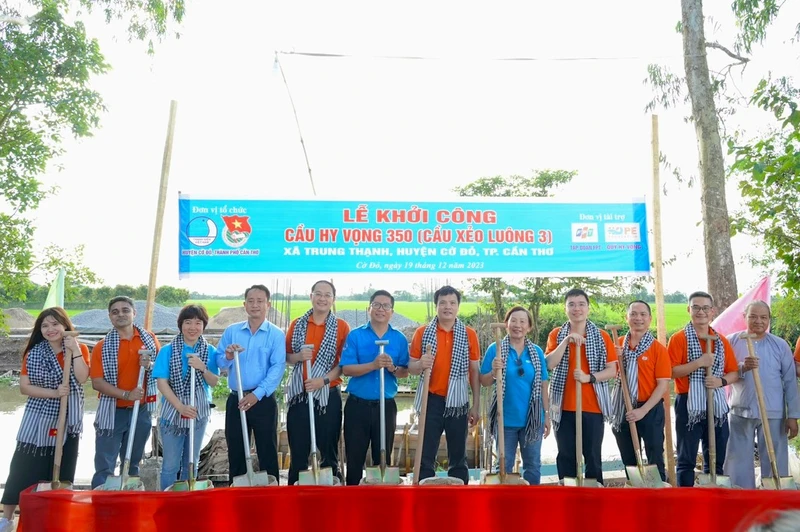 Khởi công xây dựng cầu Hy vọng 350 tại xã Trung Thạnh, huyện Cờ Đỏ (Cần Thơ).