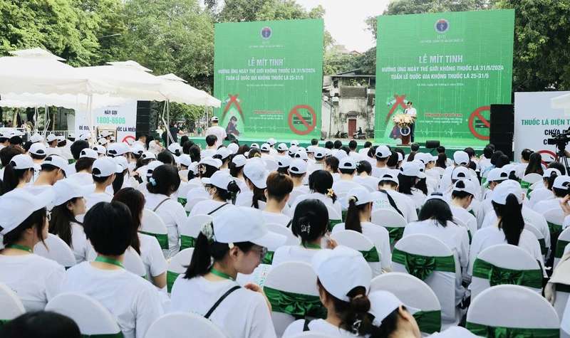 Quang cảnh lễ mít-tinh.