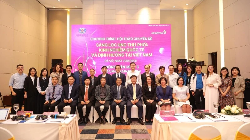 Các đại biểu trong nước và nước ngoài tham dự Hội thảo chuyên đề “Sàng lọc ung thư phổi: Kinh nghiệm quốc tế và định hướng tại Việt Nam”.