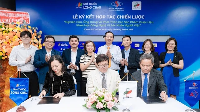 Đại diện các bên ký kết hợp tác.