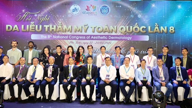 Các đại biểu trong nước và nước ngoài tại phiên khai mạc hội nghị.