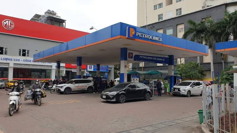 Chỉ số CPI đạt mục tiêu Quốc hội đề ra một phần do bình quân giá xăng dầu trong nước năm 2023 giảm. Ảnh: Hải Nam
