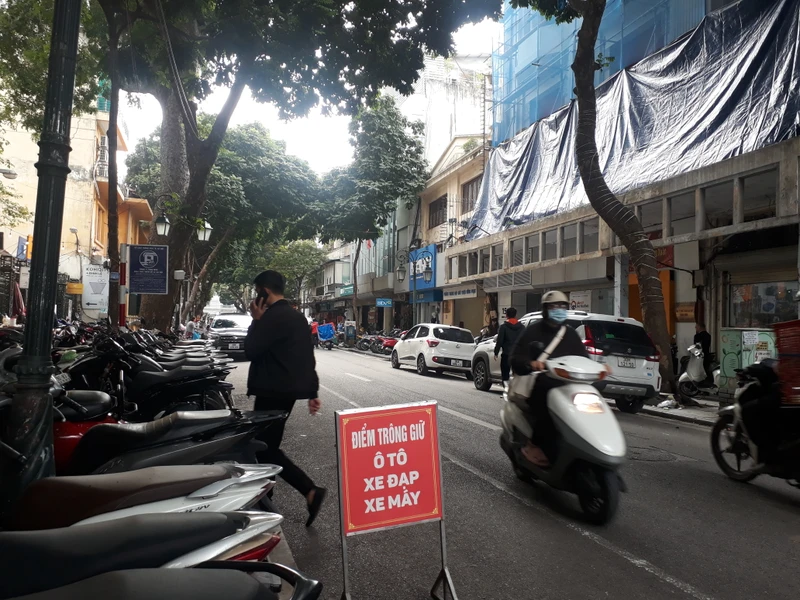 TP Hà Nội hướng tới quản lý tốt hơn lòng đường, vỉa hè, ưu tiên không gian cho người đi bộ.