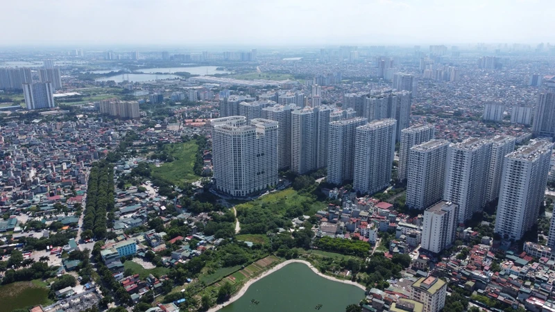 Hiện có đến 20% tổng lượng tín dụng đổ vào bất động sản, trong khi doanh nghiệp sản xuất thuộc các lĩnh vực then chốt như: nông nghiệp, công nghiệp hỗ trợ, logistics vẫn “khát vốn”. 