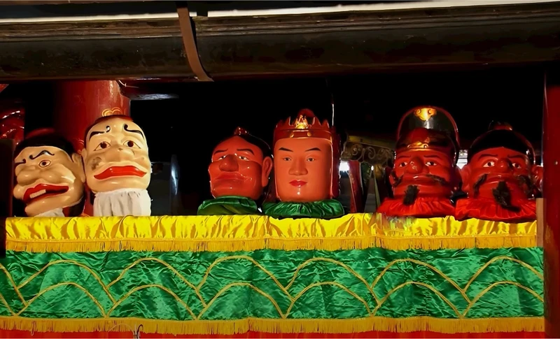 Múa rối chầu Thánh tại chùa Đại Bi, huyện Nam Trực, tỉnh Nam Định, một nghi lễ tâm linh độc đáo chỉ có trong dịp lễ hội. 