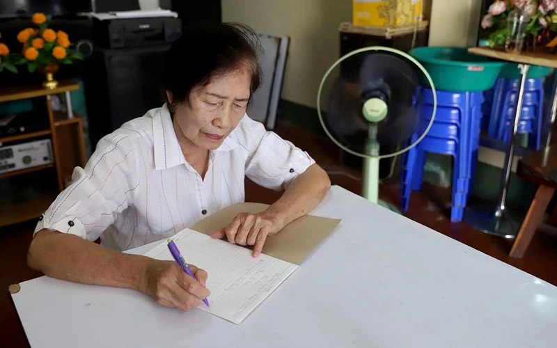 Lan tỏa tình yêu tiếng Việt 