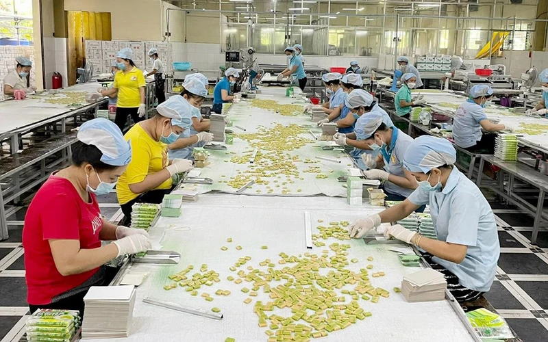 Kẹo dừa là một trong những sản phẩm OCOP nổi tiếng của tỉnh Bến Tre. (Ảnh THƠM TRẦN)