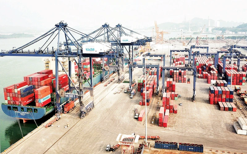 Cảng công-ten-nơ quốc tế Cái Lân.