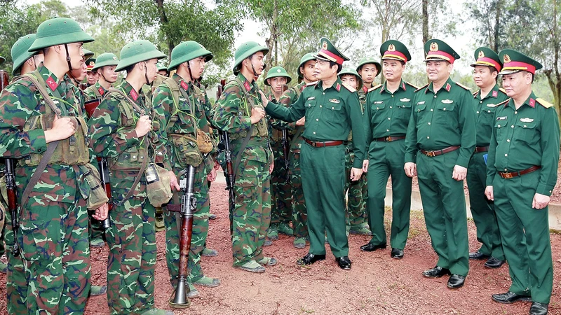 Thượng tướng Nguyễn Tân Cương kiểm tra công tác huấn luyện sẵn sàng chiến đấu tại Sư đoàn 3 (Quân khu 1).