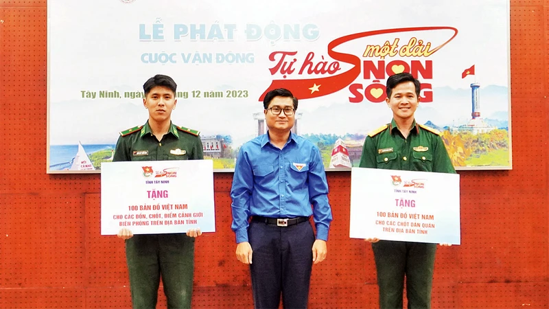 Tỉnh đoàn Tây Ninh phát động cuộc vận động “Tự hào một dải non sông” do Trung ương Ðoàn tổ chức.