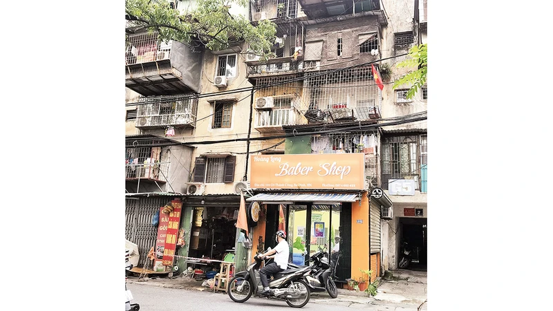 Nhiều chung cư cũ trên địa bàn thành phố đã xuống cấp, cần cải tạo xây dựng lại.