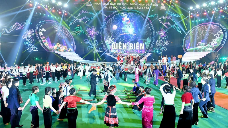 Lễ khai mạc Năm du lịch quốc gia Ðiện Biên và Lễ hội Hoa ban Ðiện Biên 2024. (Ảnh ÐĂNG KHOA)