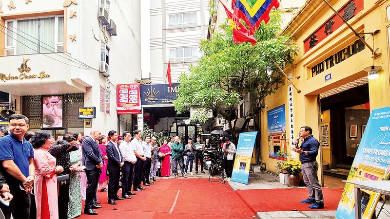 Ngôi đình Phả Trúc Lâm, một di tích nhỏ nằm khiêm nhường trong phố cổ trở nên sống động hơn nhờ những hoạt động nghệ thuật.
