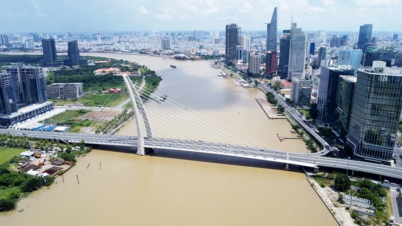 Thành phố Hồ Chí Minh nỗ lực, sáng tạo để luôn trở thành động lực, đầu tàu trong nền kinh tế của đất nước.