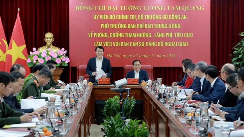 Đại tướng Lương Tam Quang, Ủy viên Bộ Chính trị, Bộ trưởng Công an, Phó Trưởng ban Chỉ đạo Trung ương về phòng, chống tham nhũng, lãng phí, tiêu cực phát biểu tại buổi làm việc với Ban cán sự đảng Bộ Ngoại giao. (Ảnh BỘ CÔNG AN CUNG CẤP)