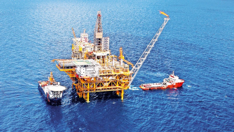 Giàn khoan dầu khí trên biển của Petrovietnam.