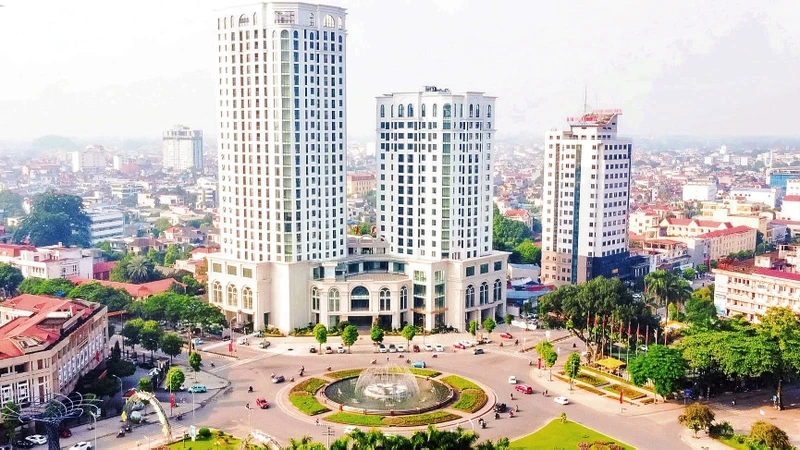 Tháp đôi Prime ở bên cạnh đường tròn trung tâm thành phố Thái Nguyên được xây dựng trên khu đất bỏ hoang nhiều năm, góp phần phát triển thương mại, dịch vụ, làm đẹp đô thị. 