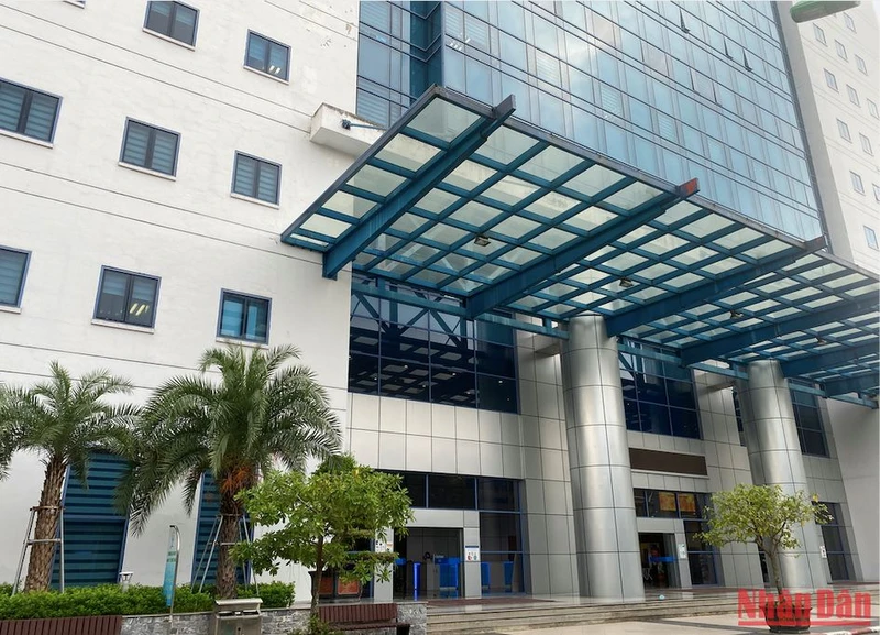 Toà nhà Trung tâm đào tạo, Trường đại học Kinh tế quốc dân. Ảnh: THÙY LINH