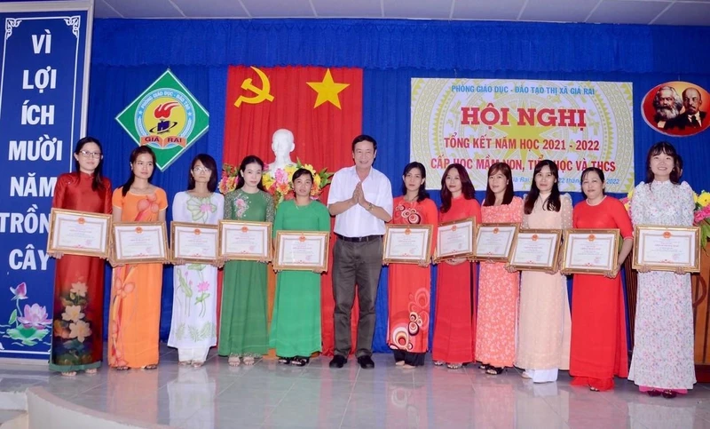 Bạc Liêu luôn quan tâm động viên khen thưởng kịp thời những giáo viên có nhiều nỗ lực trong giảng dạy.
