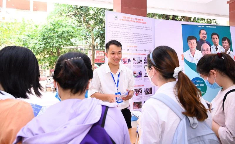 Hình ảnh tại Ngày hội tư vấn chuyên ngành, việc làm cho bác sĩ nội trú. (Ảnh: HMU)