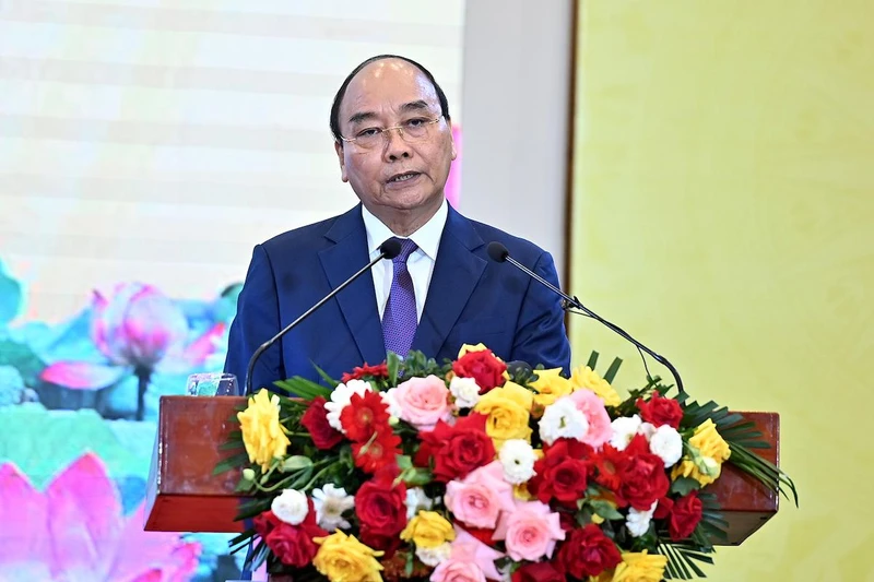 Chủ tịch nước Nguyễn Xuân Phúc phát biểu tại Hội nghị biểu dương Chủ tịch Mặt trận Tổ quốc cấp xã và Trưởng ban Công tác Mặt trận tiêu biểu toàn quốc giai đoạn 2017-2022. Ảnh: ĐĂNG KHOA KHOA)