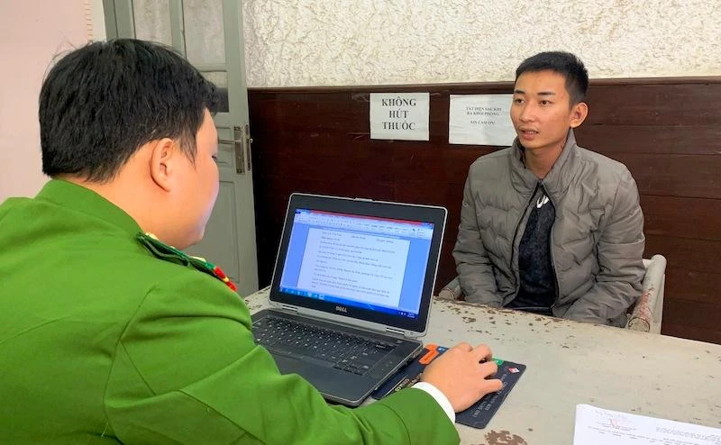 Đối tượng Ninh Ngọc Khánh tại cơ quan Công an.