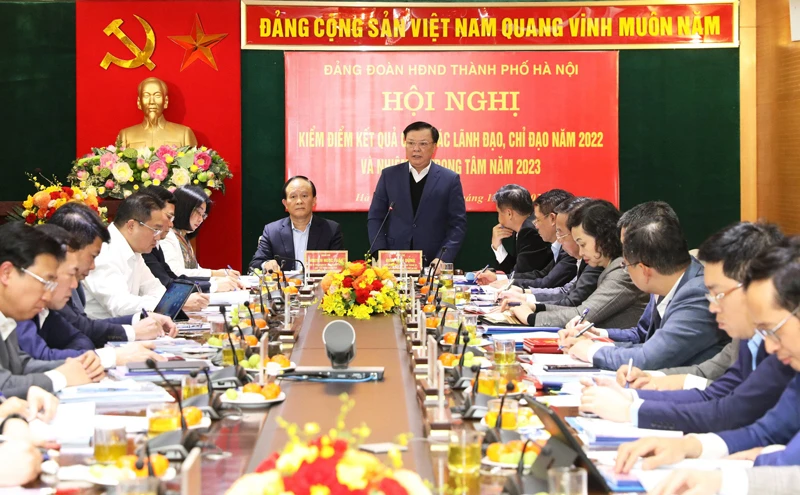Đồng chí Đinh Tiến Dũng phát biểu chỉ đạo hội nghị.